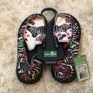 Sanuk sidewalk surfer. Girls size 2